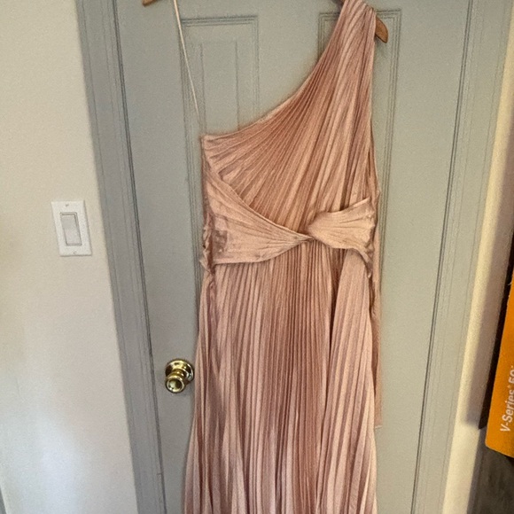 ONE SHOULDER DRESS- never worn - beautiful for wedding guest or bridal party - Picture 5 of 9